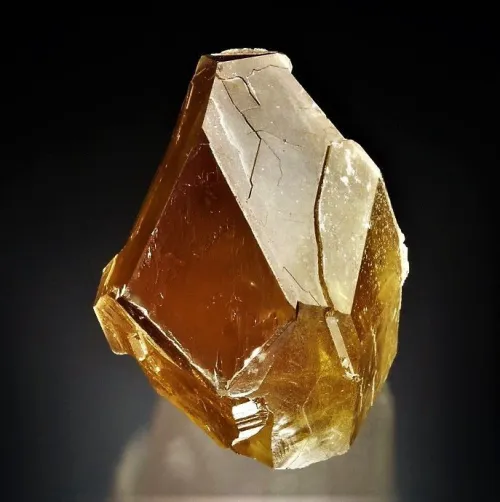 Citrine and amethyst color variations in different lighting