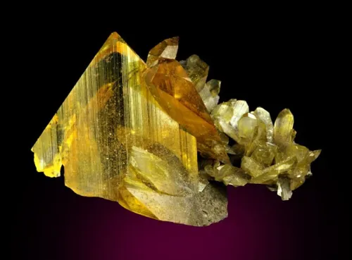 Close-up comparison showing natural color zoning in citrine versus uniform color in treated stones