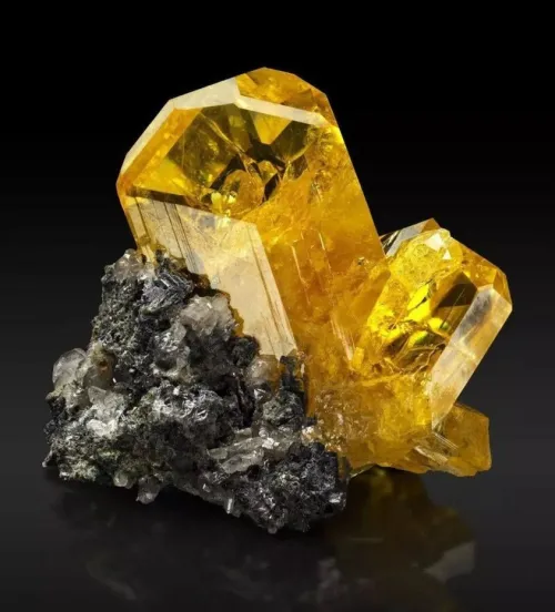 Close-up of citrine and carnelian in direct light showing color interaction