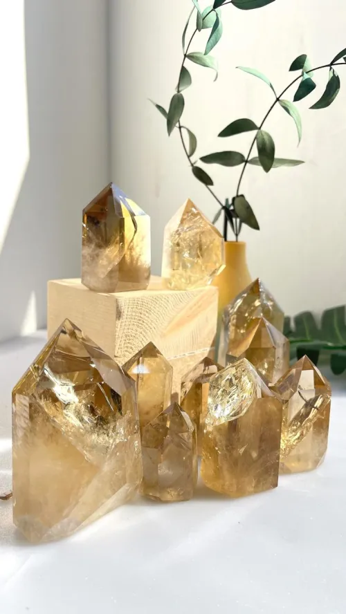 Comparing heat-treated vs natural citrine under consistent lighting