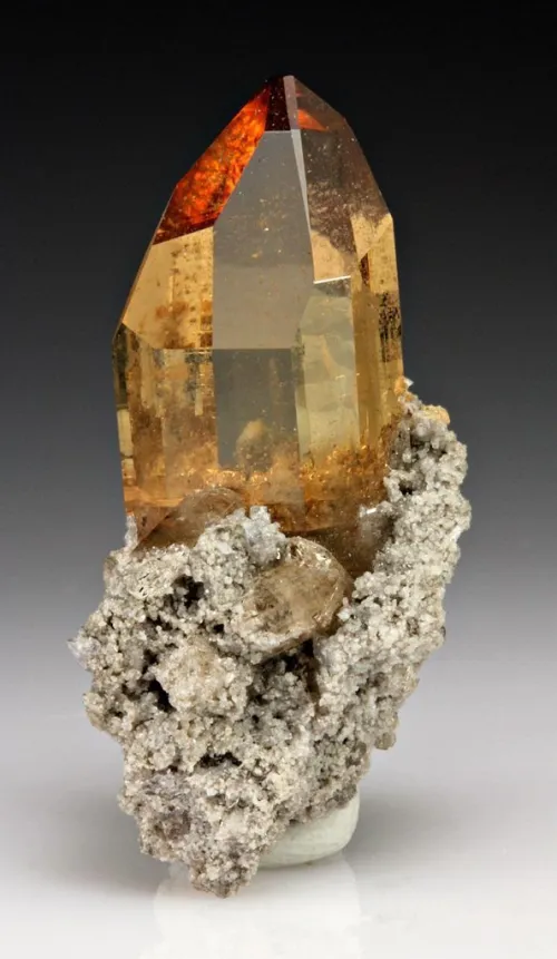 Comparison of citrine and tourmaline textures